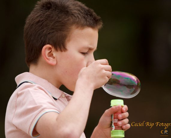 de band met je gezin fotoshoot, kinderfotografie, spontane fotografie, bellenblazen